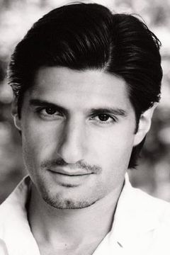 Kayvan Novak interpreta Bejan