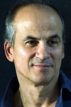 Patrick Fierry interpreta Colonel de l'armée Dubut