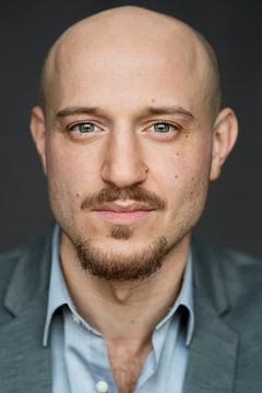 Anton Koval interpreta Plunderer