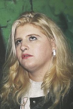 Louise Weard interpreta Queer Assistant