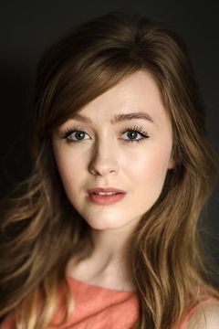Emily Marie Palmer interpreta Donna