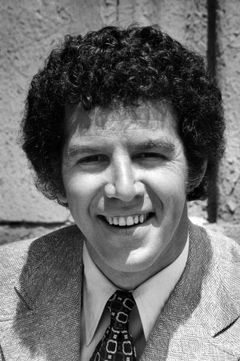 Jed Allan interpreta Peter Costigan