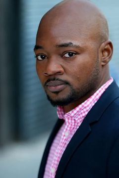Brian Michael Smith interpreta Paul Strickland