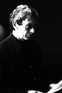 Pierre Barbaud interpreta A character from the hotel