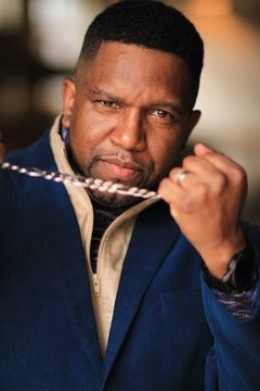 Keith Arthur Bolden interpreta Principal Garrison