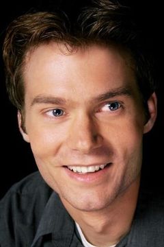 Scott Olynek interpreta Johnnie Brother Trapper