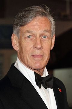 Douglas Reith interpreta Lord Merton