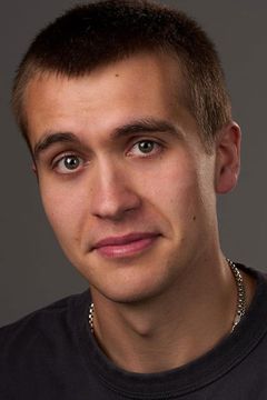 Luke Burke interpreta Skinny Kid in Elevator