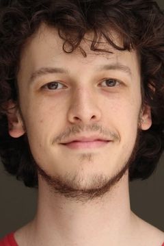 Thomas Huszar interpreta Rodrigo