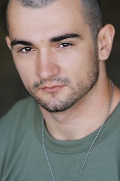 Josiah Black interpreta Jason Flaherty