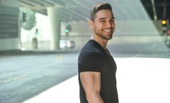 George Lako interpreta Strip Club Patron