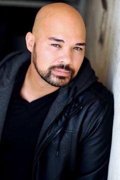 Jason Lee Hoy interpreta Pat Rooney