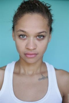 Wendy Nieto interpreta Léonie Baptista