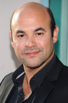 Ian Gomez interpreta Andy Torres