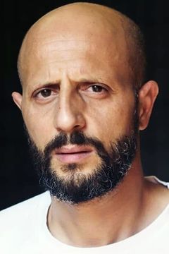 Nabil Drissi interpreta Policier