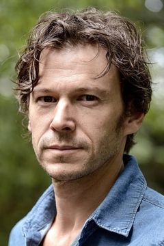 Tom Neal interpreta Paul