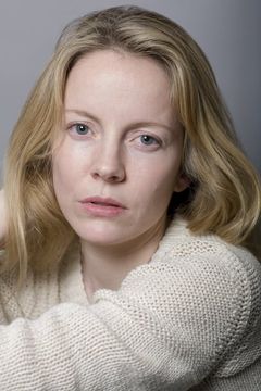 Alexandra Moen interpreta Zoe