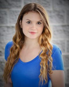 Alyssa Andronyk interpreta School Kid