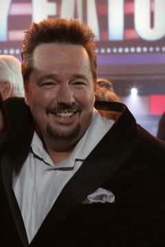 Terry Fator interpreta performer: