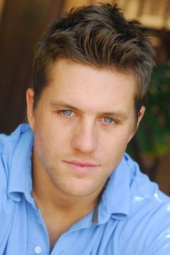Ross Thomas interpreta Ryan
