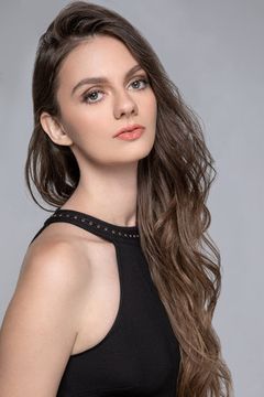 Faith Logan interpreta Russian Club Goer