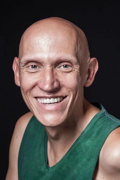 Alberto Tierrez interpreta Shadowy Priest