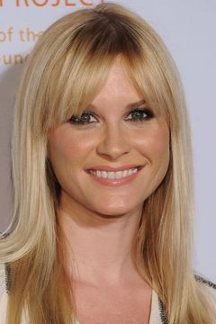 Bonnie Somerville interpreta Girl at Beer Garden