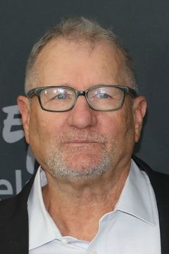 Ed O'Neill interpreta Jay Pritchett