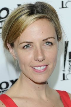Erin Allin O'Reilly interpreta Asylum Nurse No. 1