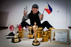 Jeffrey Tam interpreta Kerwin