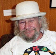 Wavy Gravy interpreta Self