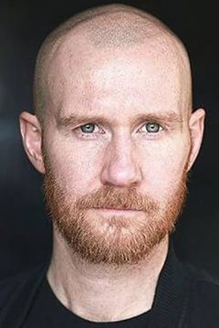 Laurence Spellman interpreta Lame Tattoo Guy (Reb)