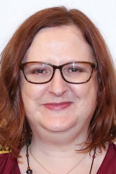 Lisa K. Wyatt interpreta Linda Connie
