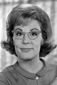 Joyce Gordon interpreta Marisol, Consuelo Baxter (Voice) (Uncredited)