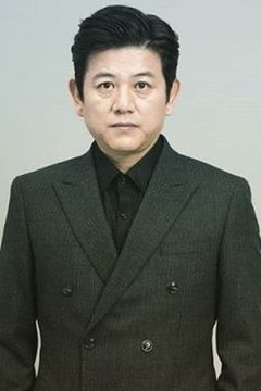 Moon Jung-dae interpreta Power Plant Worker 1