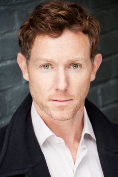Richard Hansell interpreta Ashley