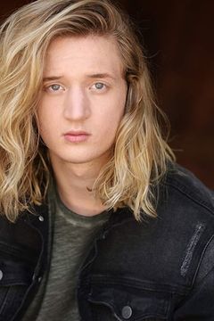 Reid Shapiro interpreta Airline Passenger (uncredited)