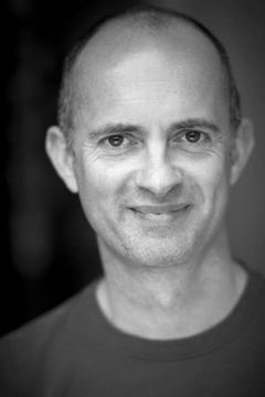 Darren Southworth interpreta Terry