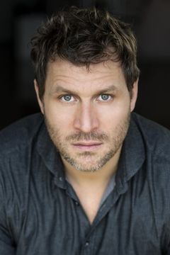 Kevin Parent interpreta Antoine Godin