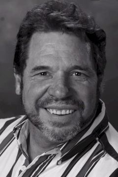 Curtis Plagge interpreta Burly Miner