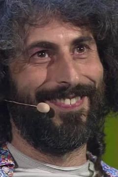 Alberto Farina interpreta Raimondo il bidello