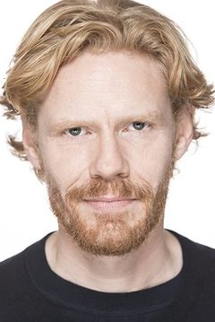Michael Shaeffer interpreta Sergeant Yelland