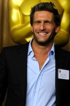Gary Gilbert interpreta Young Hollywood Guy