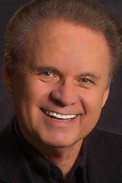 Sonny Melendrez interpreta Reporter (uncredited)