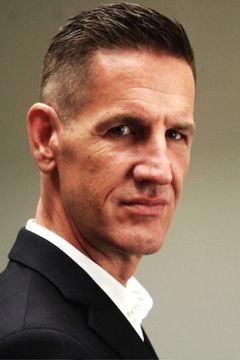 Tim Post interpreta US Army General