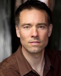 Matthew Rutherford interpreta Rider
