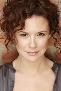 Angela Besharah interpreta Mary in Photos