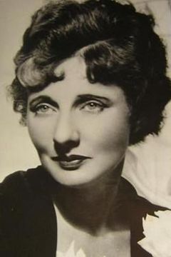 Betty Blythe interpreta Frau Kohner (uncredited)