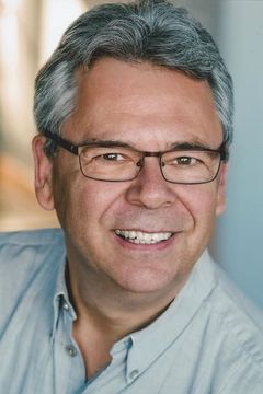 Michael Fennimore interpreta Car Salesman