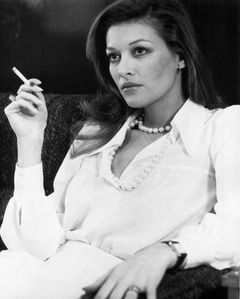 Maureen Kerwin interpreta Lauren Korey